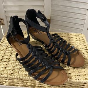 Woman’s small wedge heal sandal